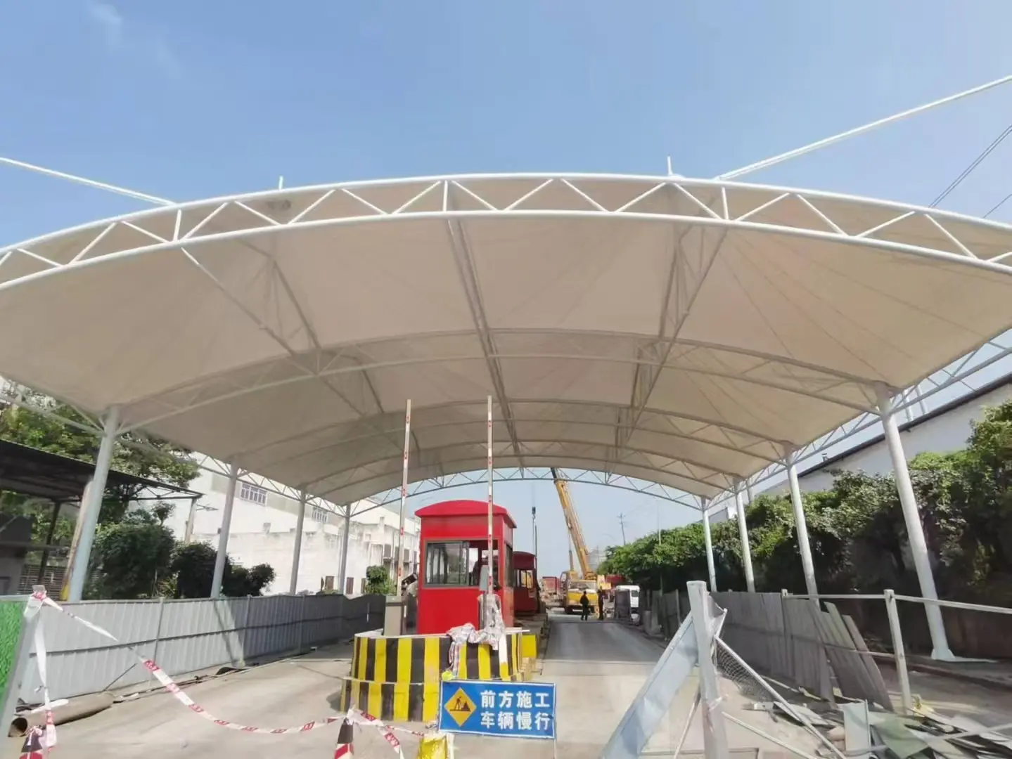 【贵州正安雨棚】怎么选择【源头工厂】：解决雨棚建造盲目选择的选型标准